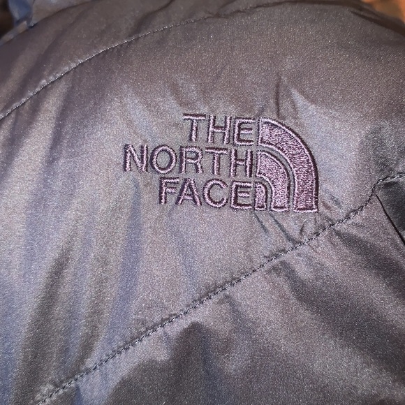North Face woman’s XS reversible puffer jacket. - Picture 7 of 7